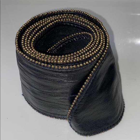 Accessories - 100% LEATHER BELT WITH GOLD DETAIL